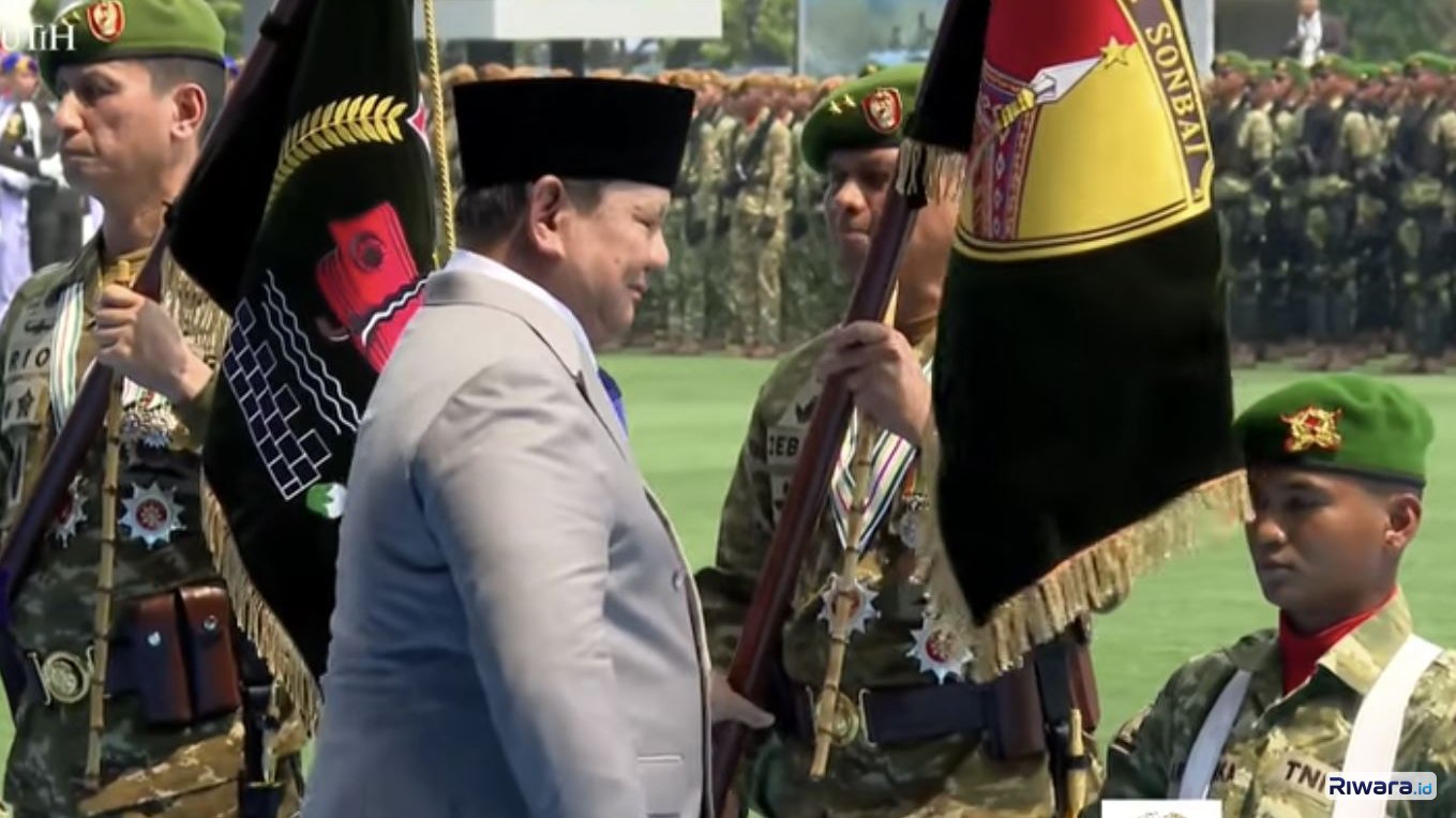 tangkapan layar tayangan upacara HUT ke-81 TNI saat Presiden Prabowo meresmikan satuan-satuan baru